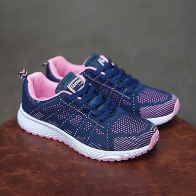 Chaussures de sport bleues et roses pour femmes, design moderne, semelle blanche, confortables, idéales pour la course et le fitness.