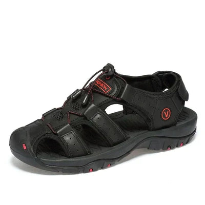 Sandale de randonnée noire pour homme, avec semelle antidérapante, fermeture à lacet élastique et détails rouges. Chaussure d'extérieur confortable.