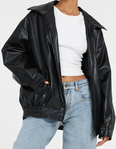 Elegante chaqueta de cuero extragrande: cómoda y moderna para el día a día.