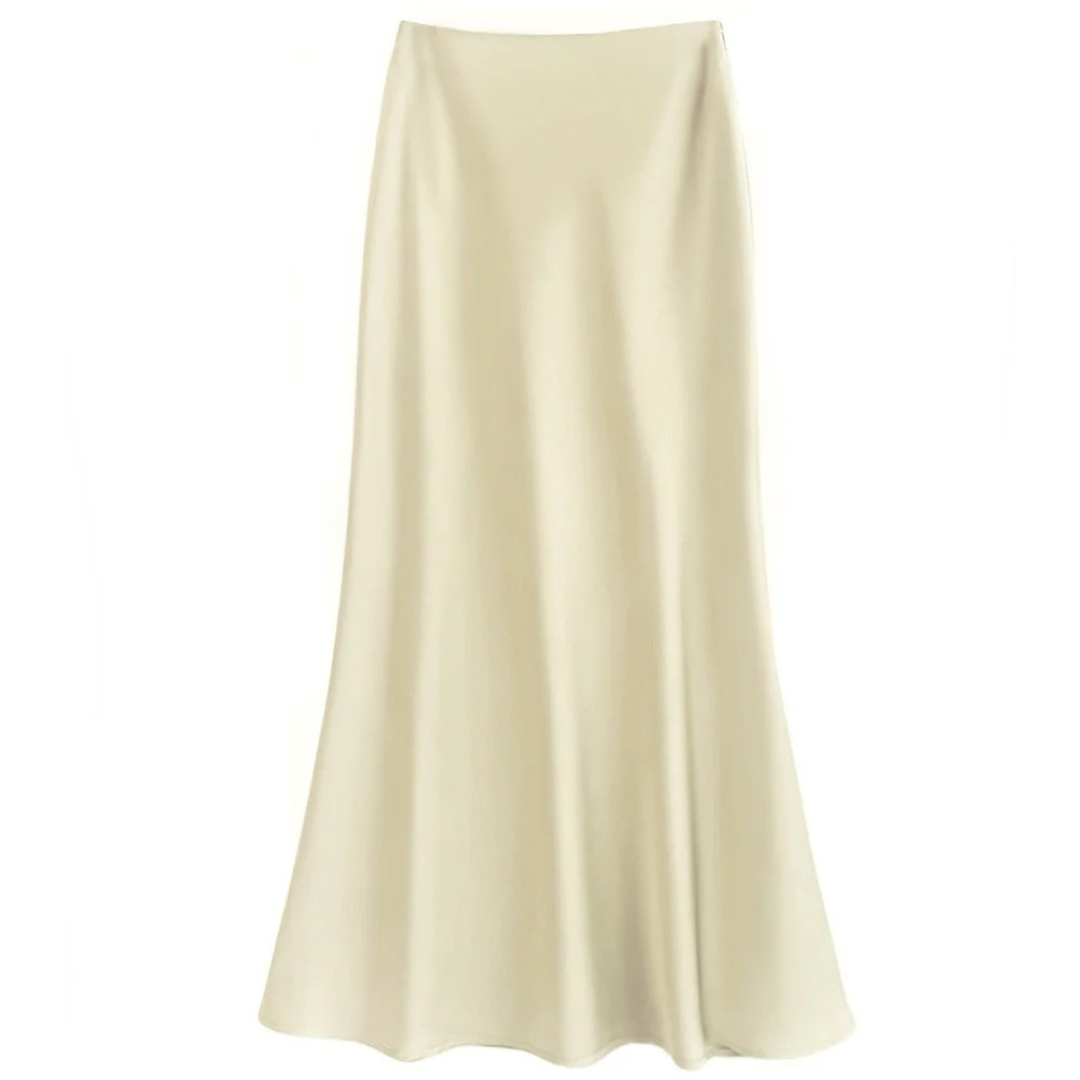 Jupe longue en satin beige, élégante et fluide, idéale pour un look chic et sophistiqué. Mode féminine, tendance, vêtement de soirée.
