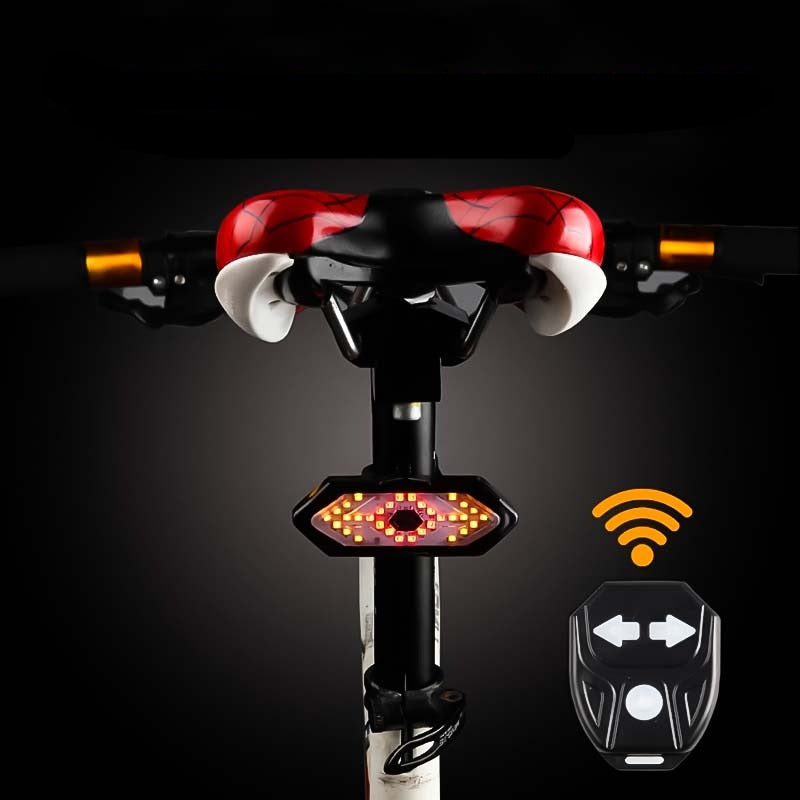 Feu arrière de vélo intelligent avec télécommande sans fil, affichage LED, monté sous une selle rouge et noire, sécurité cycliste.