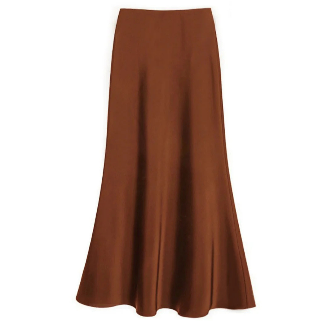 Jupe longue marron en satin, élégante et fluide, idéale pour un look chic et tendance. Mode féminine, vêtement automne-hiver.
