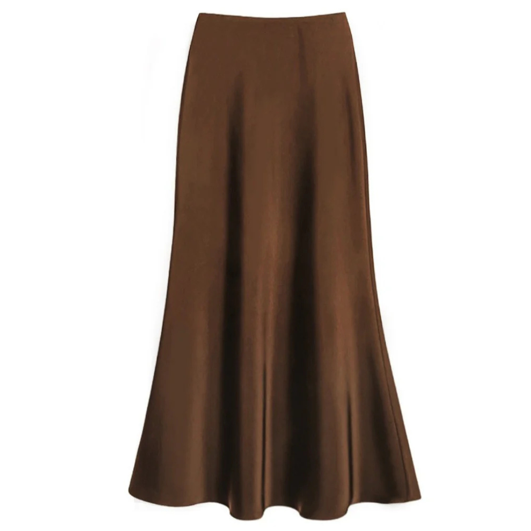 Jupe longue marron en satin, élégante et fluide, idéale pour un look chic et tendance. Mode féminine, vêtement automne-hiver.