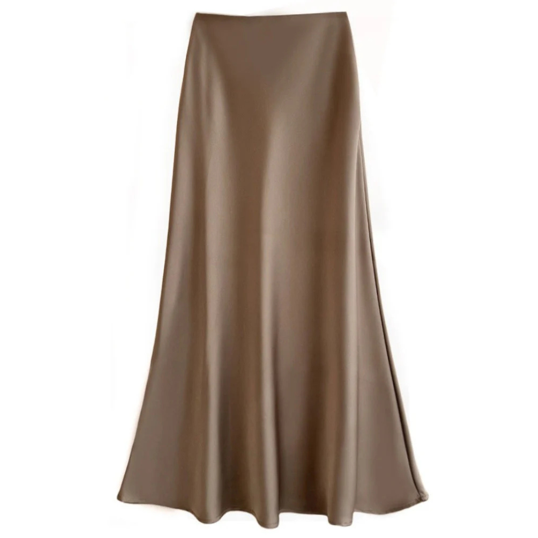 Jupe longue en satin marron, élégante et fluide, idéale pour un look chic et moderne. Mode féminine, tendance automne-hiver.