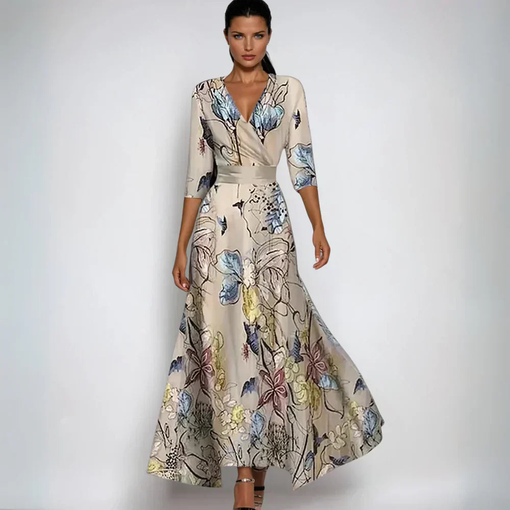 Robe longue élégante à motifs floraux, manches trois-quarts, fond beige, idéale pour soirées ou événements formels. Mode féminine chic.