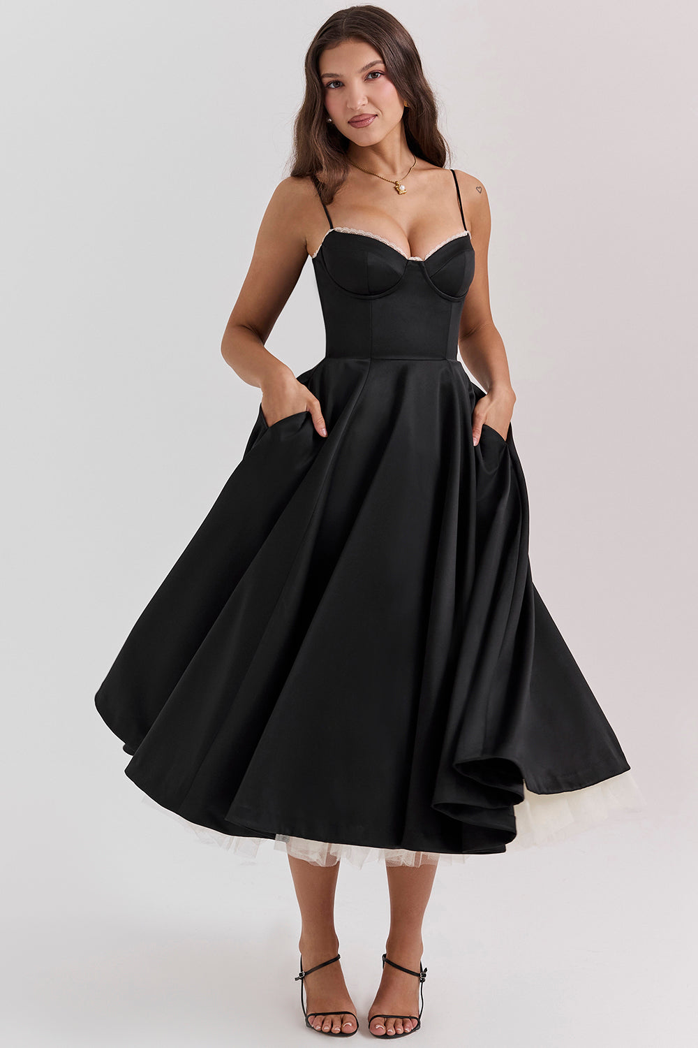 Robe de soirée avec détails de l'armature | Satin | Elégant & Féminin