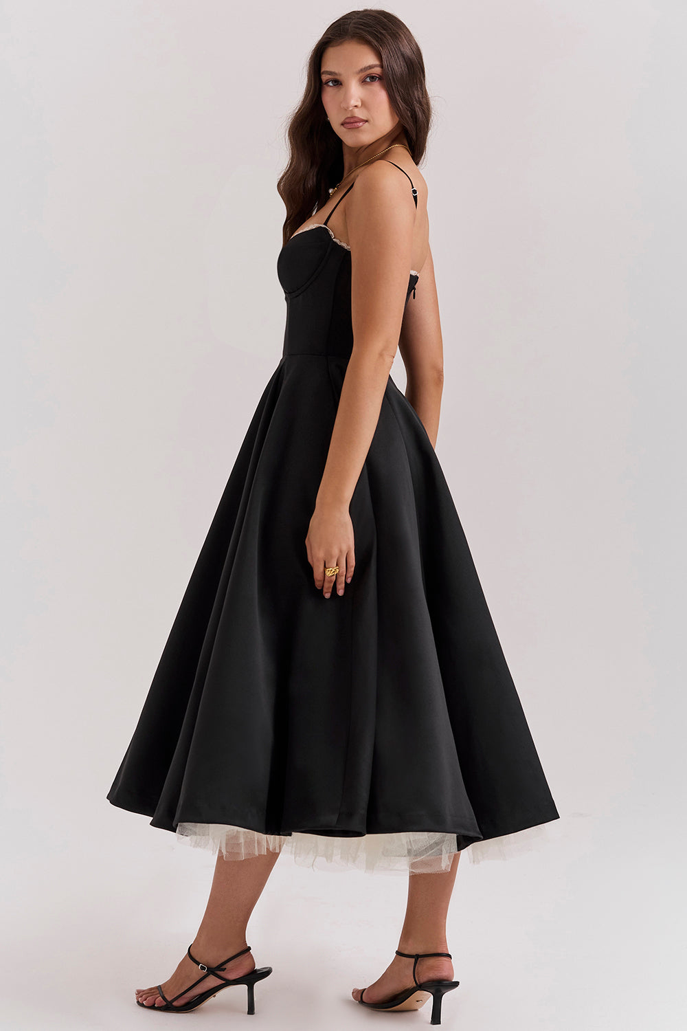 Robe de soirée avec détails de l'armature | Satin | Elégant & Féminin