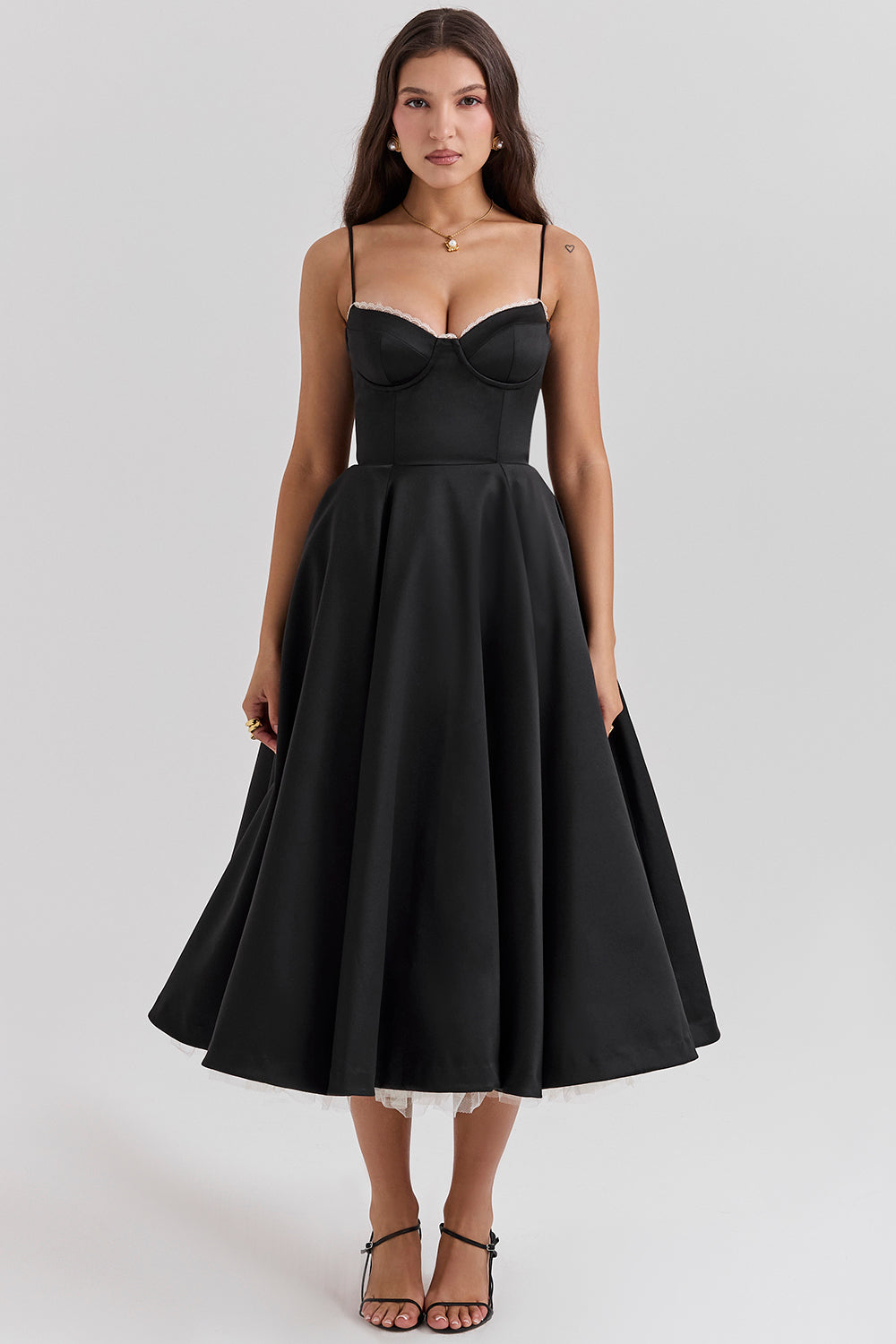 Robe de soirée avec détails de l'armature | Satin | Elégant & Féminin