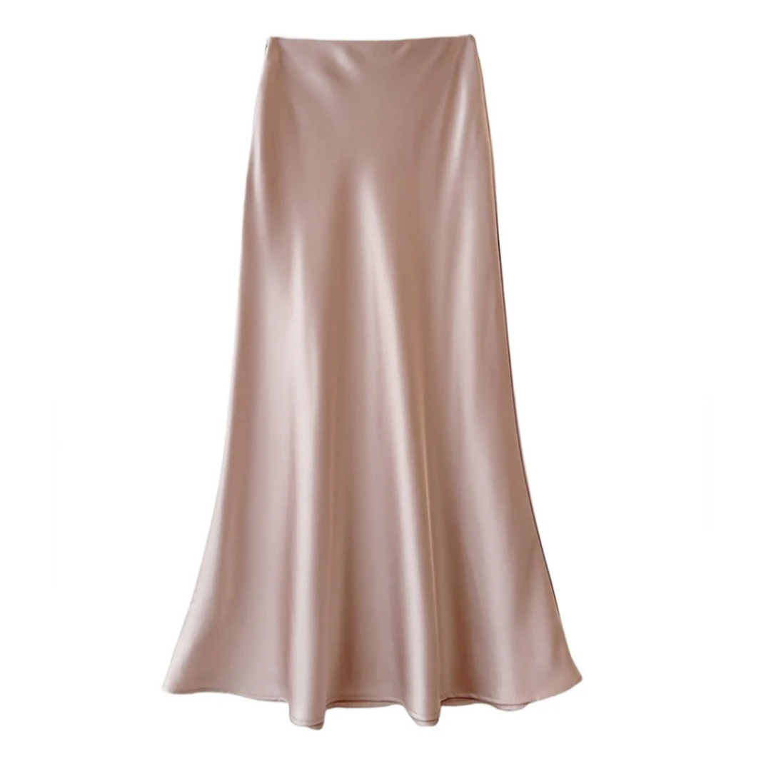 Jupe longue en satin beige, élégante et fluide, idéale pour tenues de soirée ou occasions spéciales. Mode féminine chic et tendance.