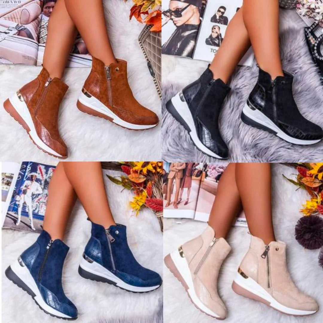 Quatre paires de bottines tendance pour femmes en cuir marron, noir, bleu et beige, avec fermeture éclair, posées sur un fond automnal.