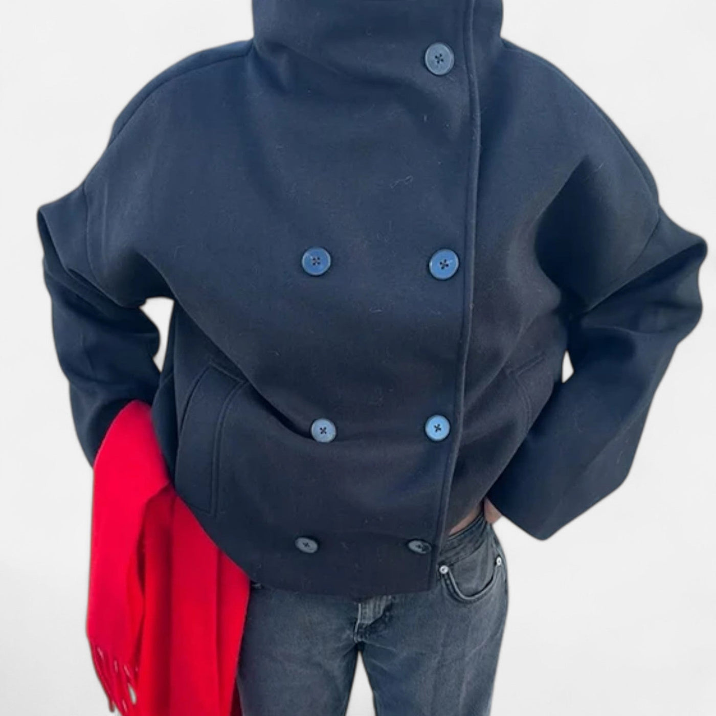 Abrigo corto de mujer con cuello alto chic