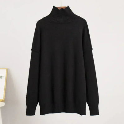 Pull noir à col roulé, manches longues, style ample. Mode automne-hiver, vêtement chaud et confortable, idéal pour tenues décontractées.