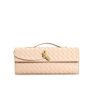 Sac à main en cuir beige tressé avec poignée et fermoir doré, design élégant et moderne. Accessoire de mode féminin chic et tendance.