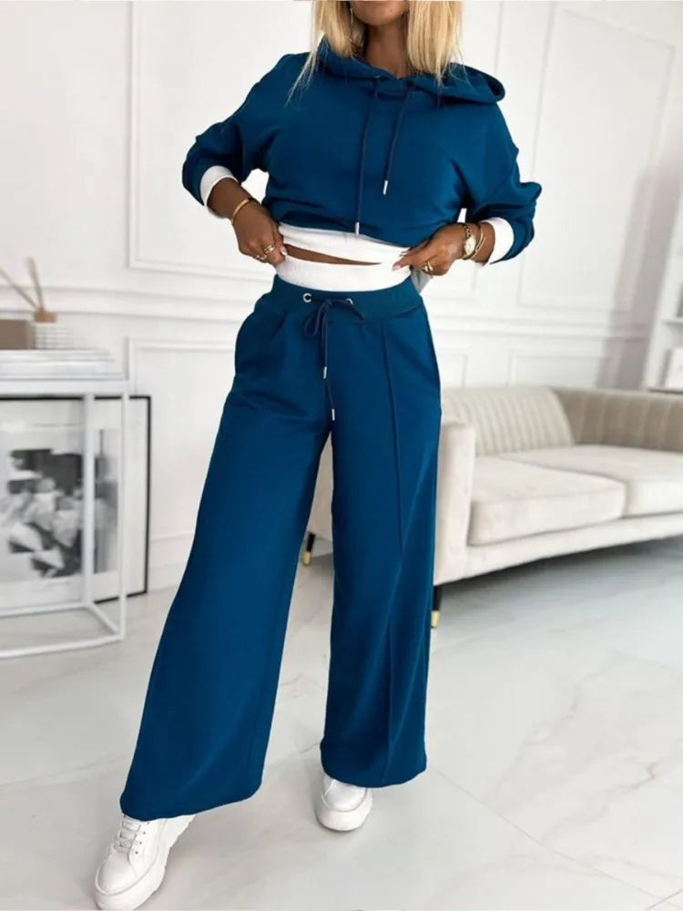 Completo felpa con cappuccio e pantaloni della tuta da donna: comodo, elegante e versatile