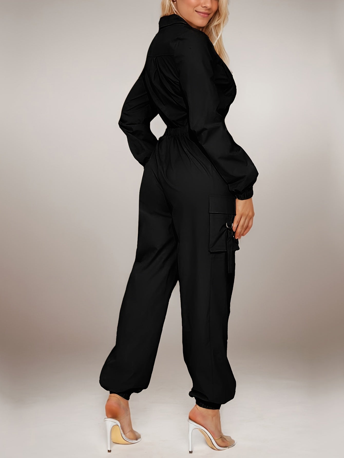 Tuta casual da donna: comoda ed elegante per il fine settimana
