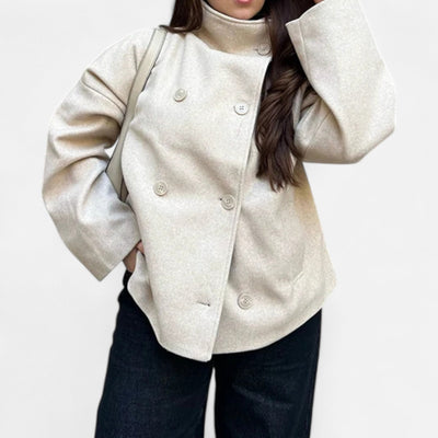 Abrigo corto de mujer con cuello alto chic