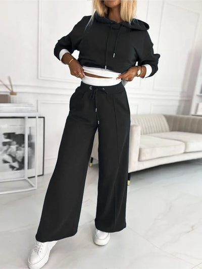 Completo felpa con cappuccio e pantaloni della tuta da donna: comodo, elegante e versatile