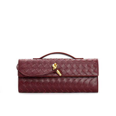 Sac à main en cuir tressé bordeaux avec fermoir doré, design élégant et moderne. Accessoire de mode chic pour femme, tendance et sophistiqué.