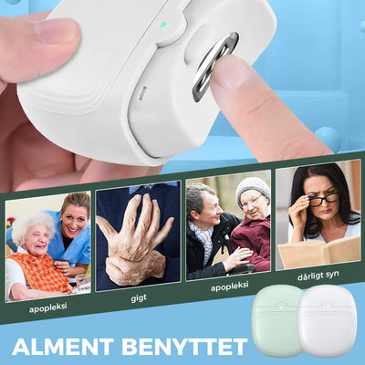 Souris ergonomique blanche avec bouton central, entourée d'images de personnes âgées et de soignants, texte en danois sur la santé.