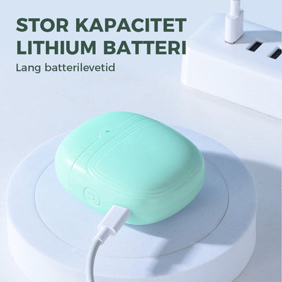 Boîtier de charge vert menthe avec câble USB, batterie lithium haute capacité, sur fond blanc. Accessoire électronique moderne et pratique.