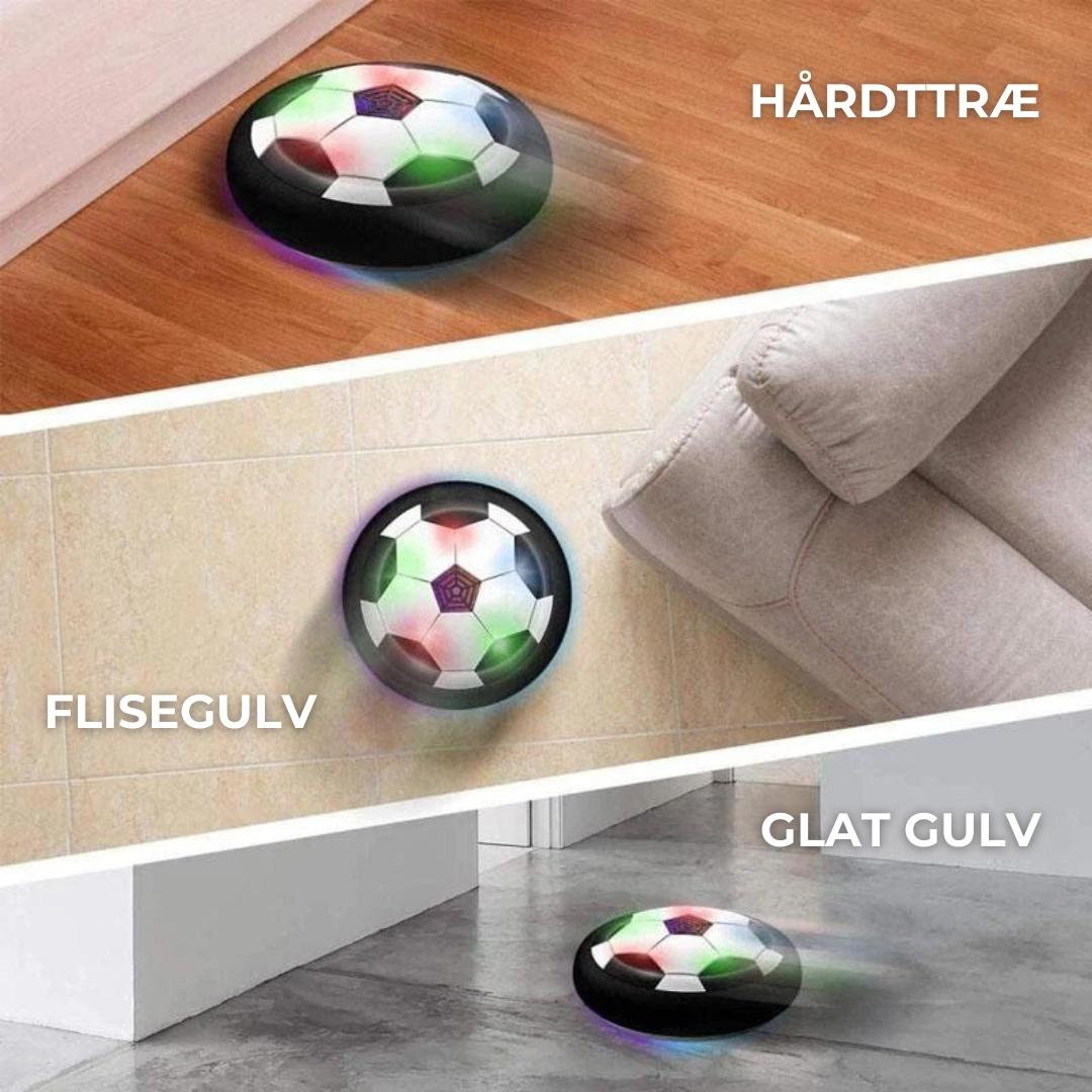 Disque volant lumineux en forme de ballon de football sur sol en bois, carrelage et sol lisse. Jouet interactif pour enfants, intérieur.