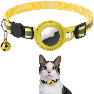 Collier pour chat jaune avec AirTag intégré, clochette et bande réfléchissante. Accessoire de sécurité pour animaux de compagnie.
