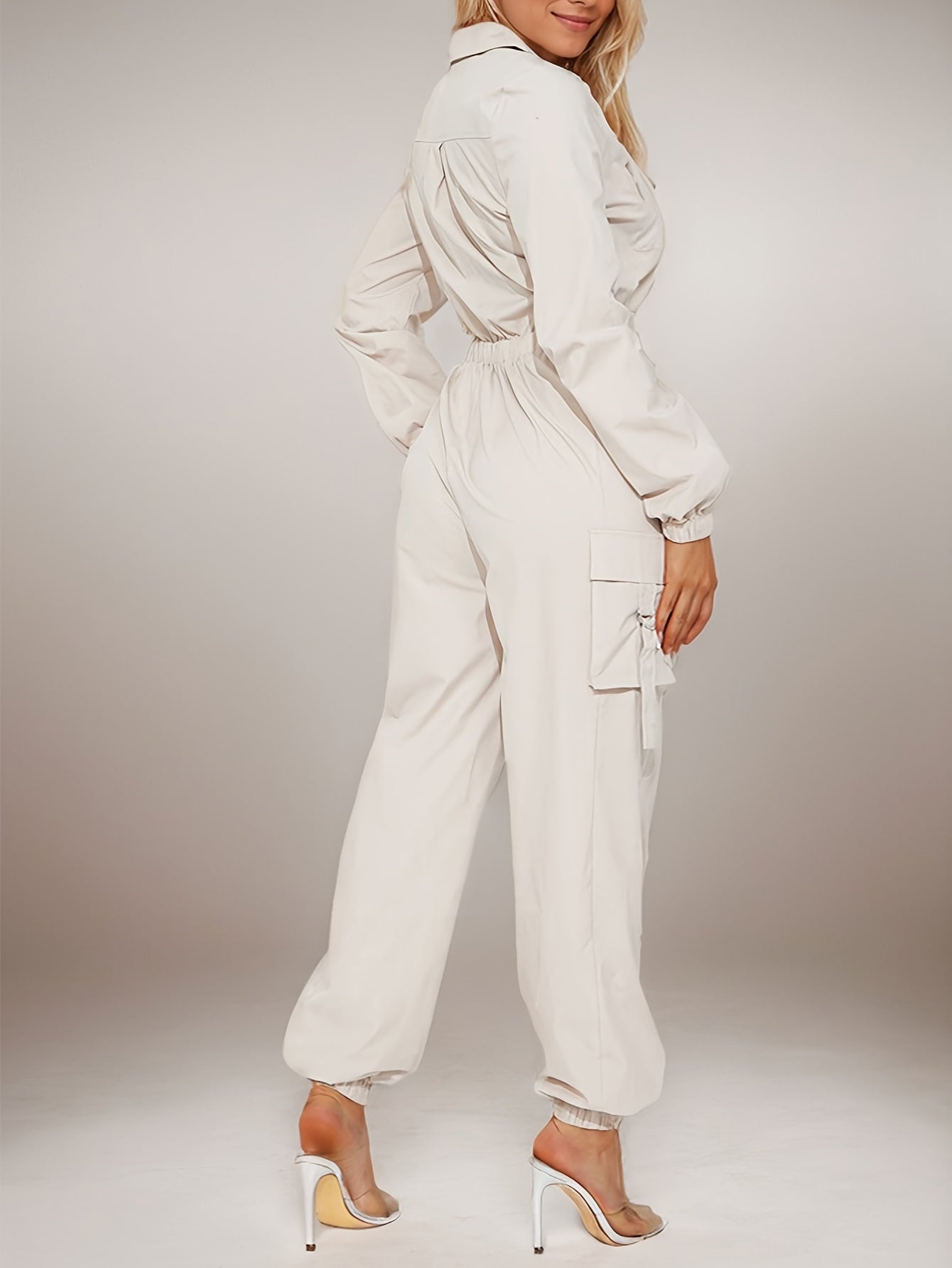 Tuta casual da donna: comoda ed elegante per il fine settimana