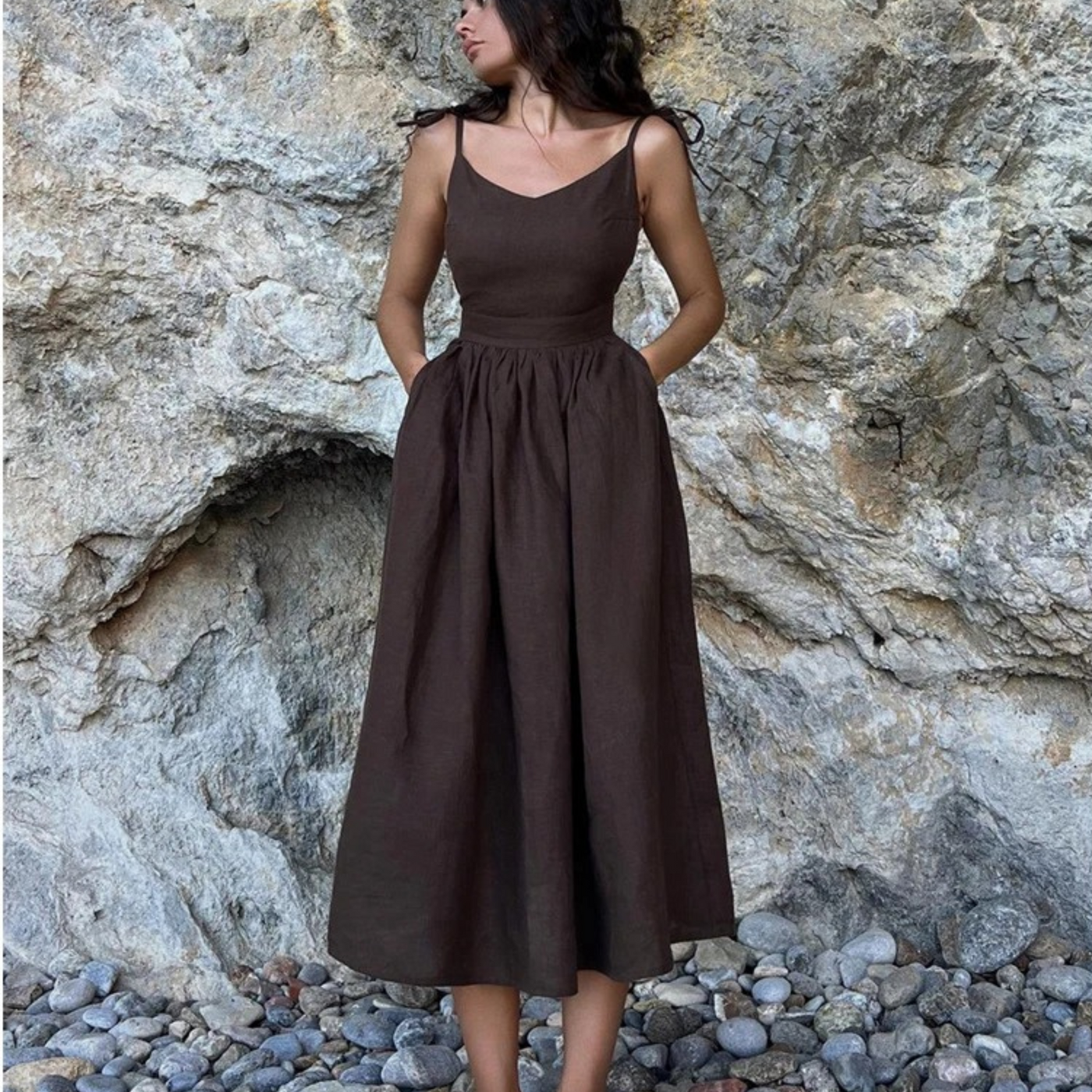 Amara - Robe élégante à épaulettes nouées