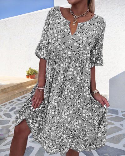 Robe d'été fleurie grise pour femme, manches courtes, col rond, style décontracté, idéale pour la plage ou les sorties estivales.