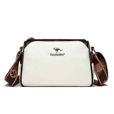 Sac à main blanc et marron avec bandoulière décorative, logo kangourou, design élégant et moderne, idéal pour la mode féminine.