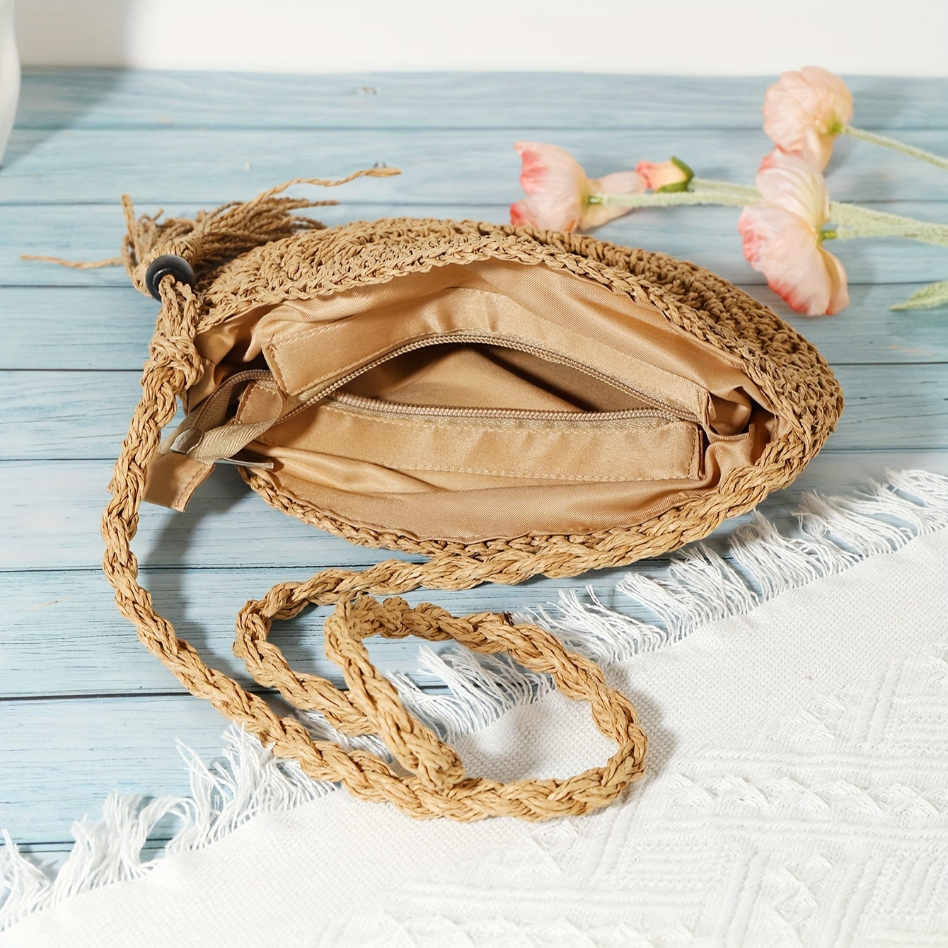 Amelia | Sac bandoulière rond géométrique fait main avec pompon