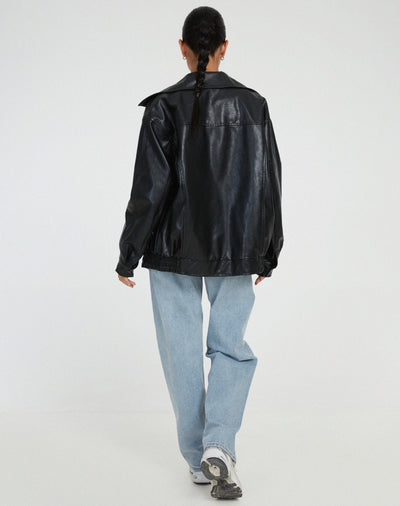 Elegante chaqueta de cuero extragrande: cómoda y moderna para el día a día.