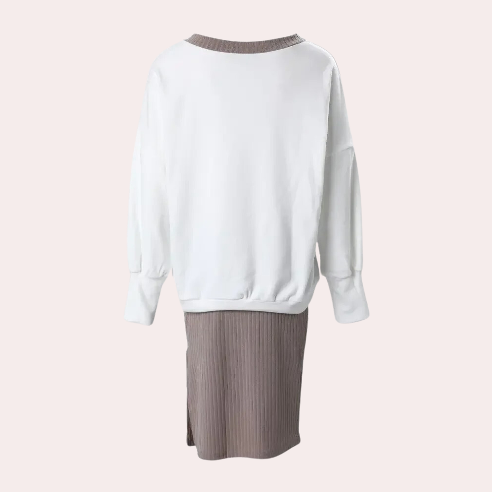 Robe pull femme bicolore, haut blanc ample, jupe côtelée marron, manches longues, style décontracté, mode automne-hiver, tendance élégante.