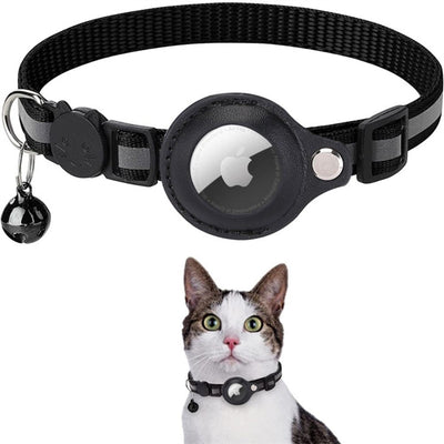 Collier pour chat avec AirTag noir, clochette et boucle réglable, porté par un chat blanc et gris. Accessoire de suivi GPS pour animaux.
