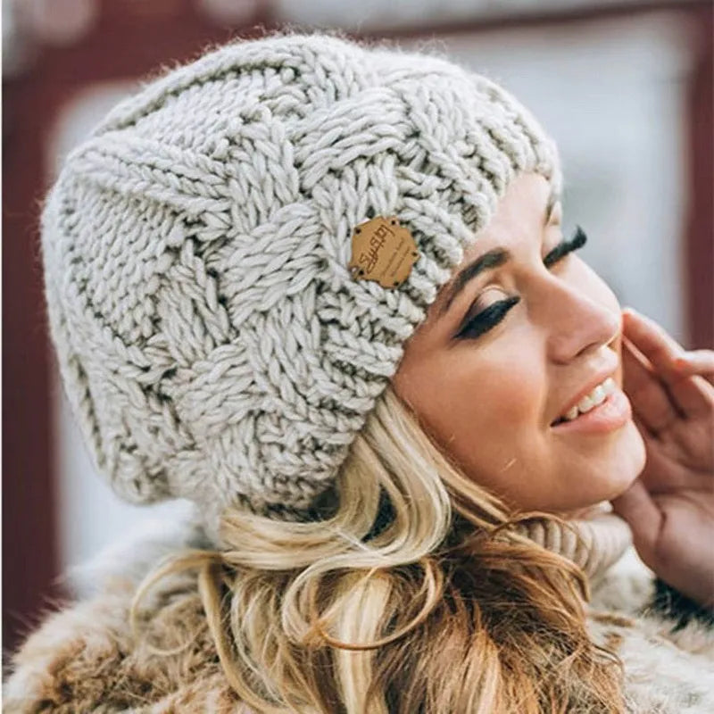 Bonnet tricoté doux et à la mode