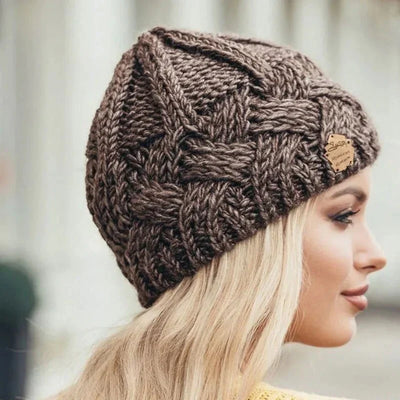 Bonnet tricoté doux et à la mode
