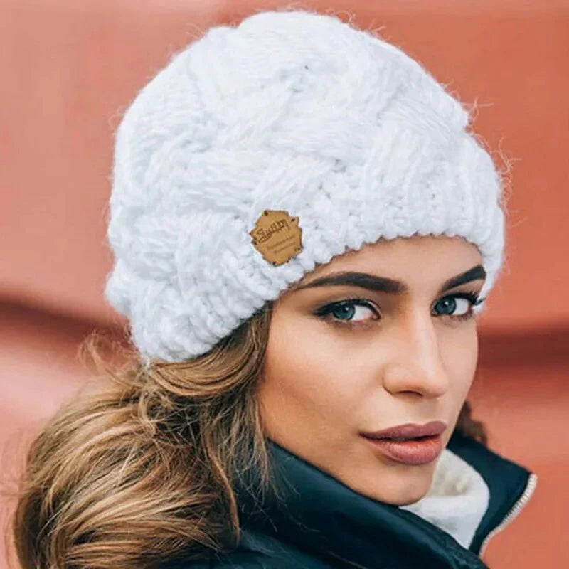 Bonnet tricoté doux et à la mode