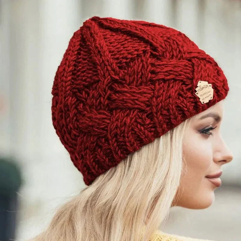 Bonnet tricoté doux et à la mode