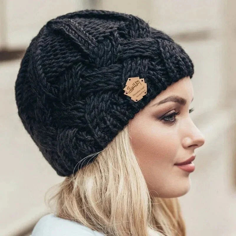 Bonnet tricoté doux et à la mode