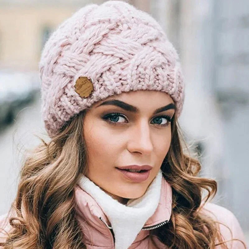 Bonnet tricoté doux et à la mode