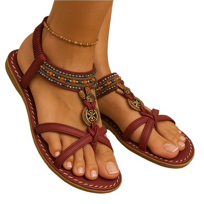 Sandales rouges bohèmes pour femme avec perles décoratives et bracelet de cheville doré, style estival chic. Mode féminine tendance.