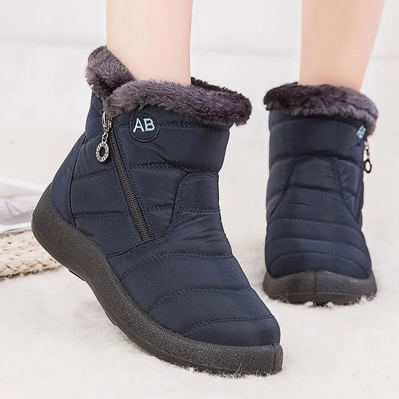 Botines negros de mujer forrados en polar, cómodos y casuales.