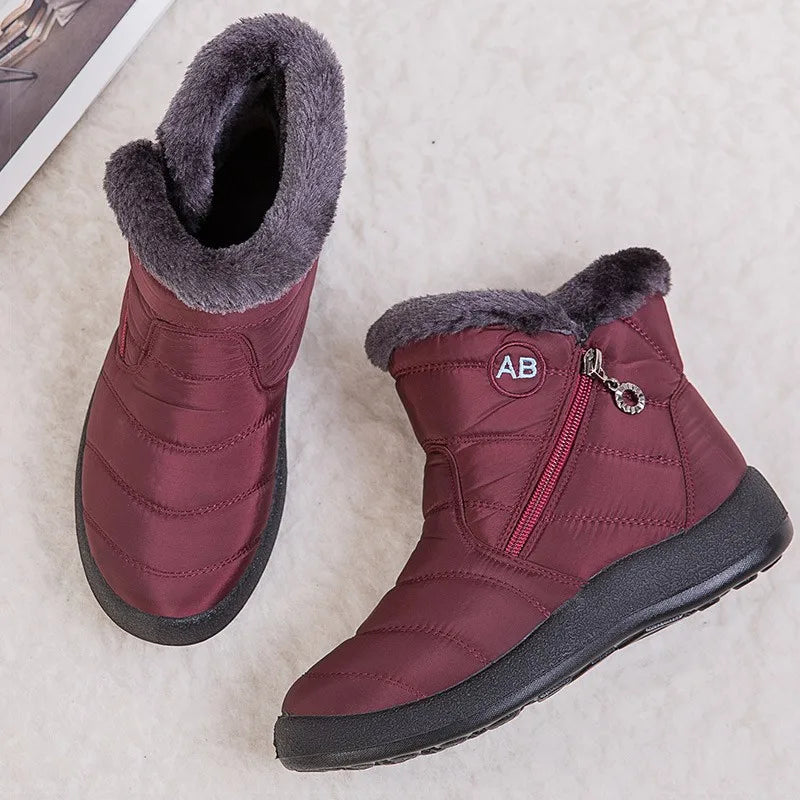 Botines negros de mujer forrados en polar, cómodos y casuales.