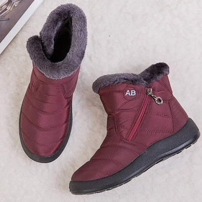 Botines negros de mujer forrados en polar, cómodos y casuales.