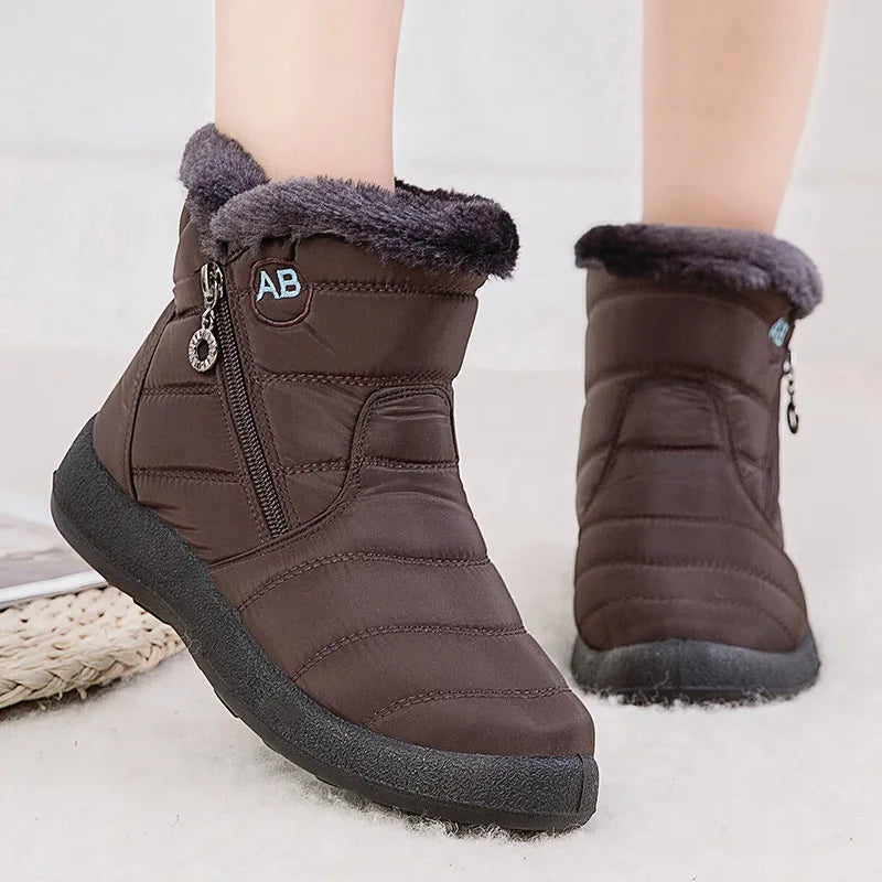 Botines negros de mujer forrados en polar, cómodos y casuales.
