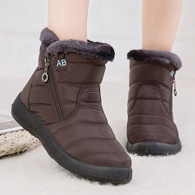 Botines negros de mujer forrados en polar, cómodos y casuales.