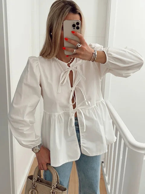 Blouse chic à manches bouffantes et devant cravate pour un style sans effort