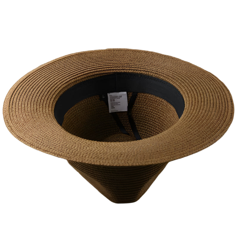 Chapeau en paille marron à large bord, intérieur noir, étiquette visible. Accessoire de mode été, protection solaire élégante.