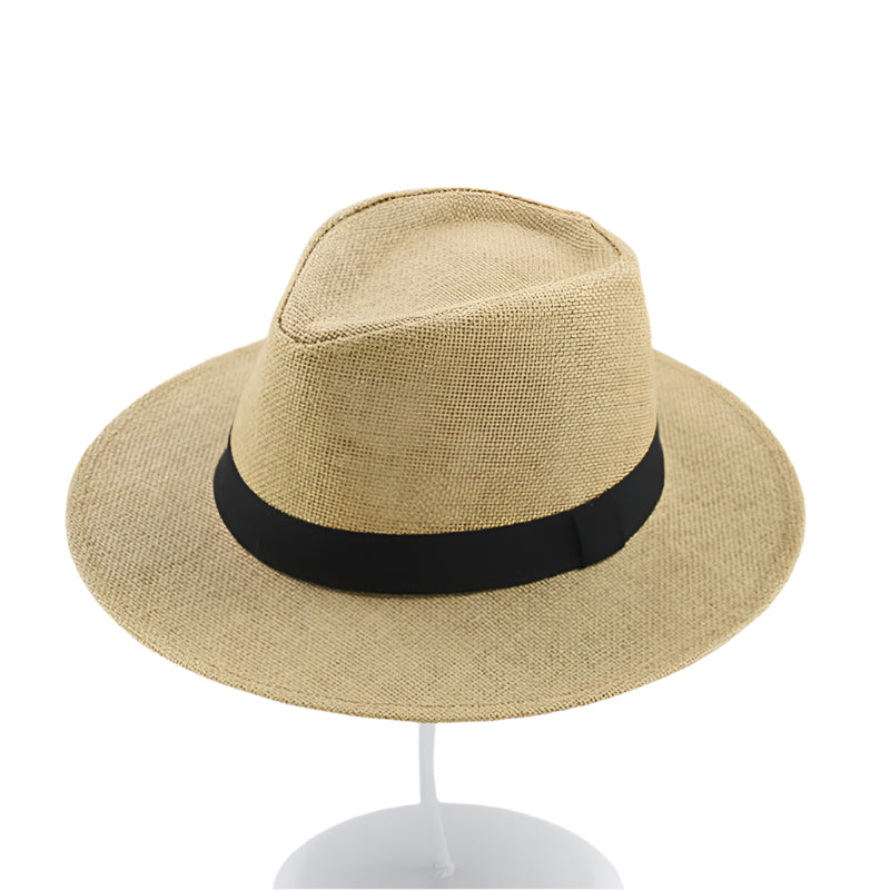 Chapeau Panama en paille beige avec ruban noir, élégant et intemporel, idéal pour l'été et les tenues décontractées. Accessoire mode classique.
