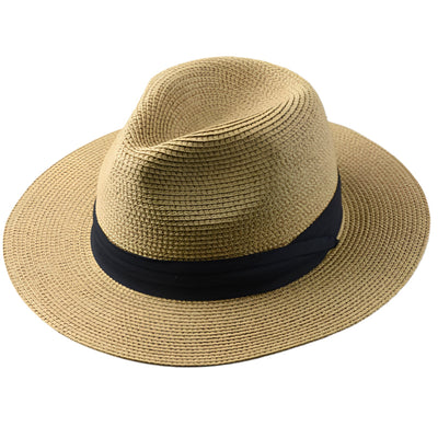 Chapeau Panama en paille beige avec bande noire, élégant et intemporel, idéal pour l'été et les tenues décontractées. Accessoire mode tendance.